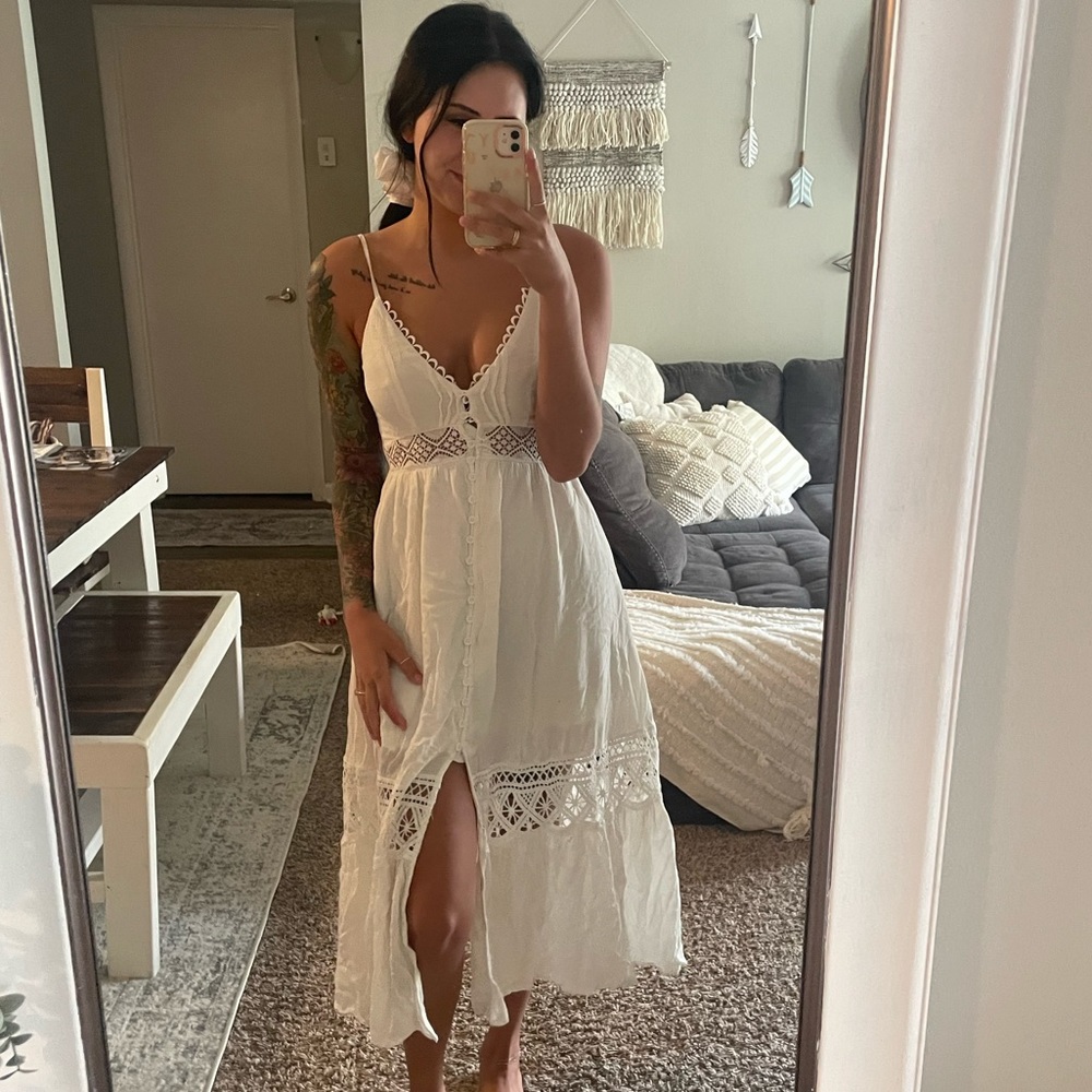 That’s so fetch white bridal dress